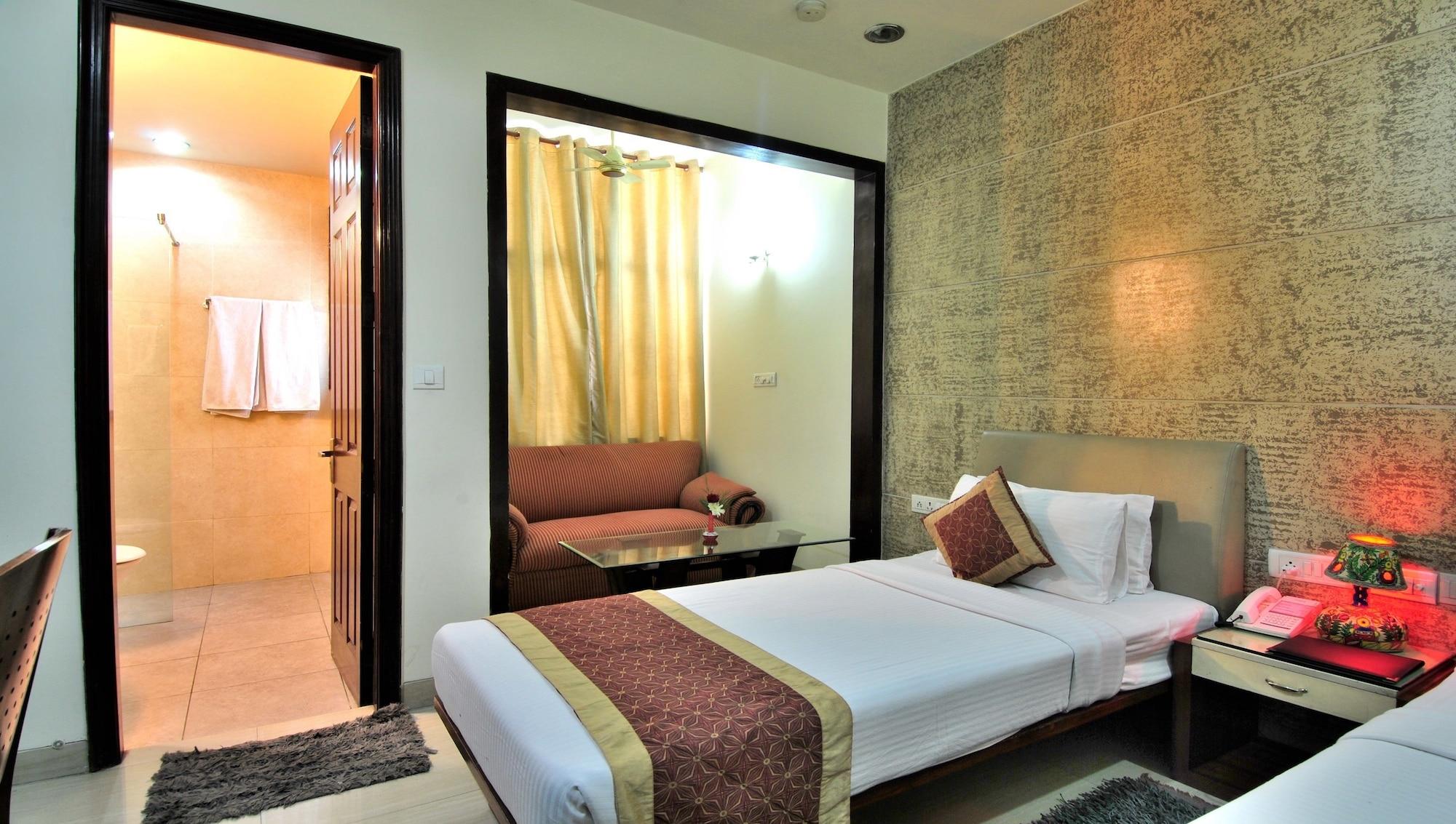 Cosy Grand, Chanakyapuri By The Cosy Hotels Nuova Delhi Esterno foto