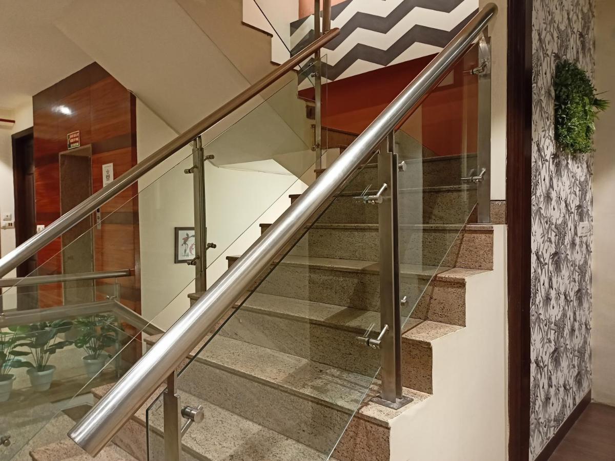 Cosy Grand, Chanakyapuri By The Cosy Hotels Nuova Delhi Esterno foto