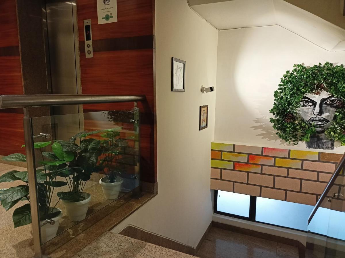 Cosy Grand, Chanakyapuri By The Cosy Hotels Nuova Delhi Esterno foto