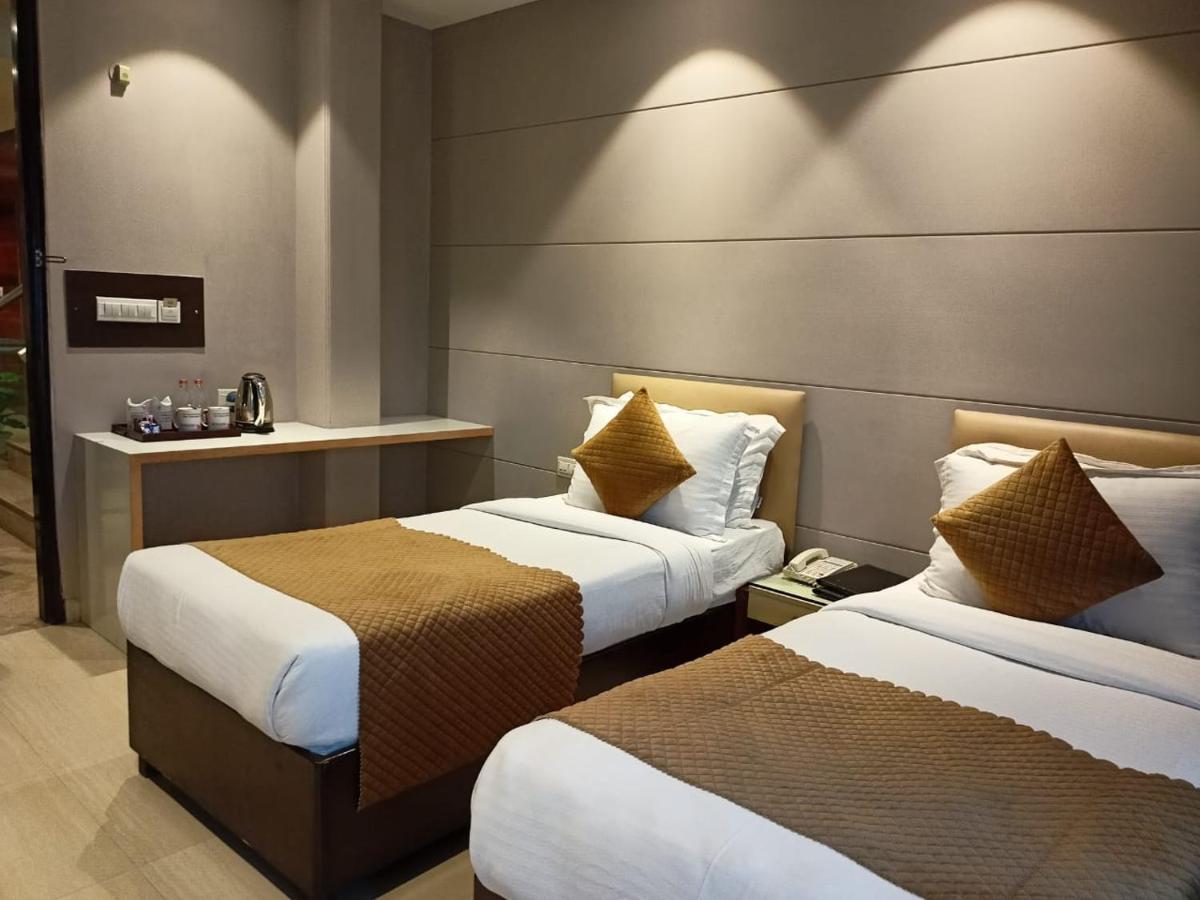 Cosy Grand, Chanakyapuri By The Cosy Hotels Nuova Delhi Esterno foto