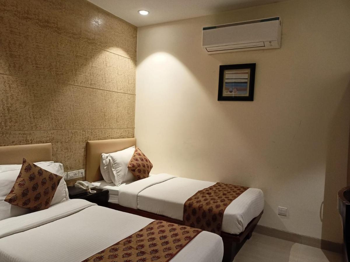 Cosy Grand, Chanakyapuri By The Cosy Hotels Nuova Delhi Esterno foto