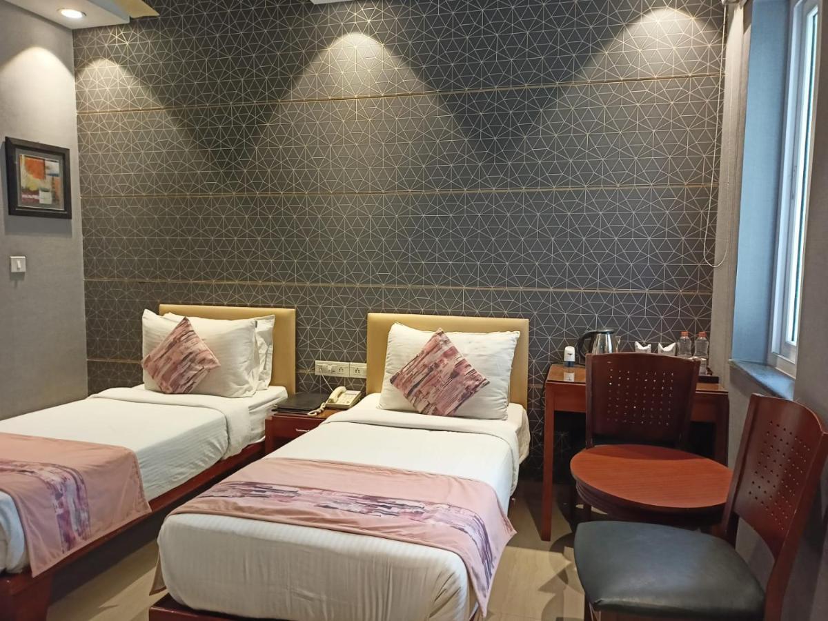 Cosy Grand, Chanakyapuri By The Cosy Hotels Nuova Delhi Esterno foto