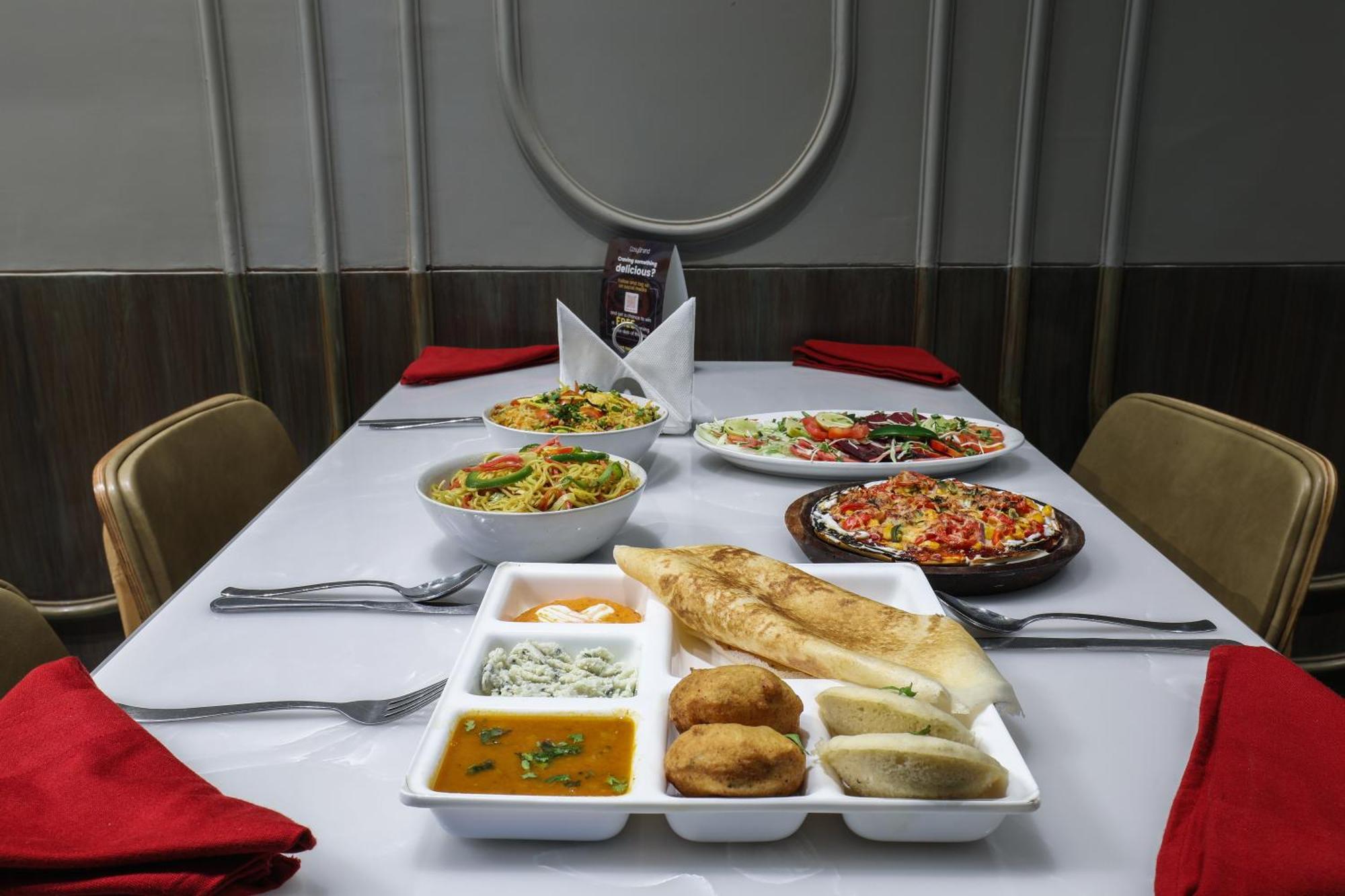 Cosy Grand, Chanakyapuri By The Cosy Hotels Nuova Delhi Esterno foto