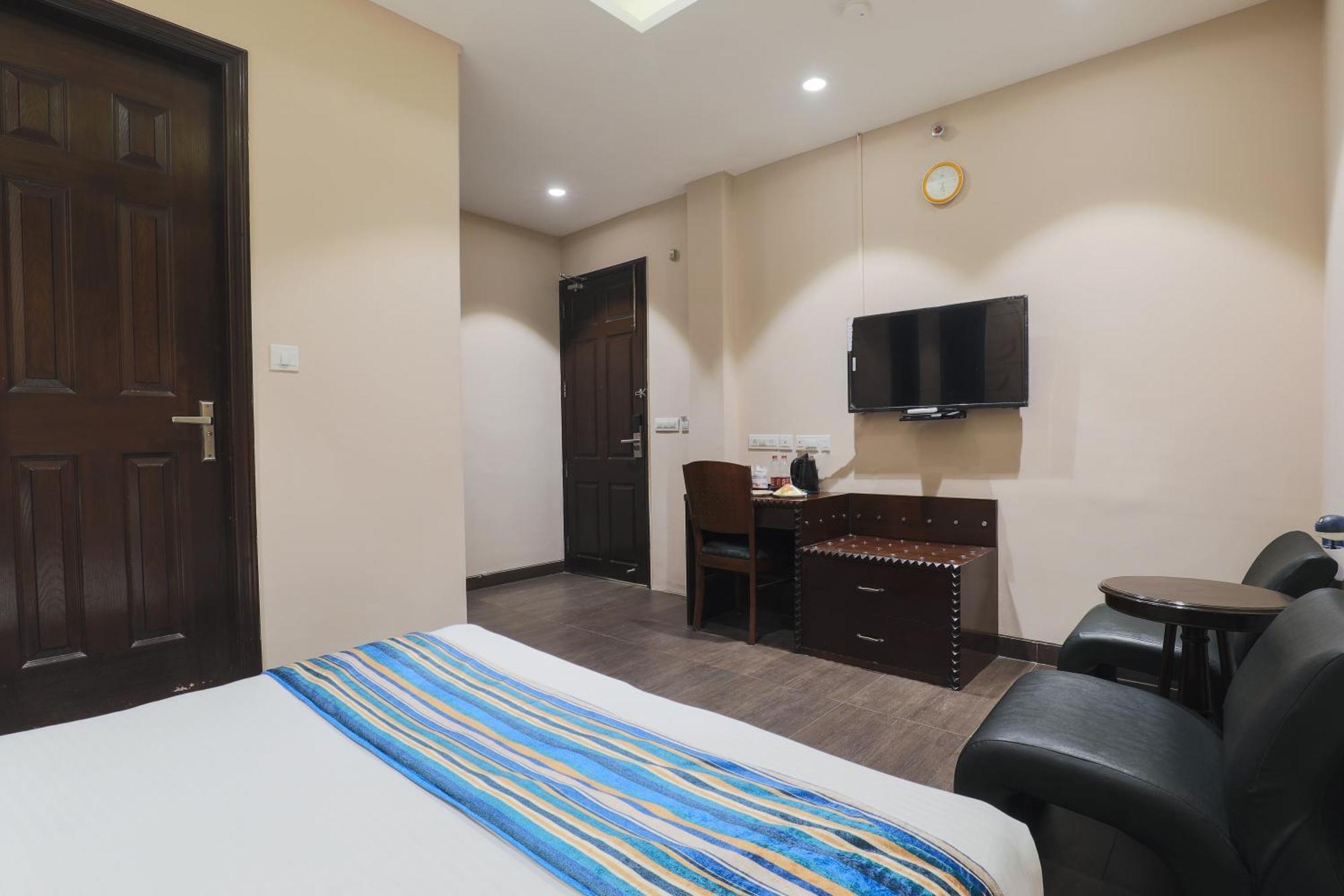 Cosy Grand, Chanakyapuri By The Cosy Hotels Nuova Delhi Esterno foto