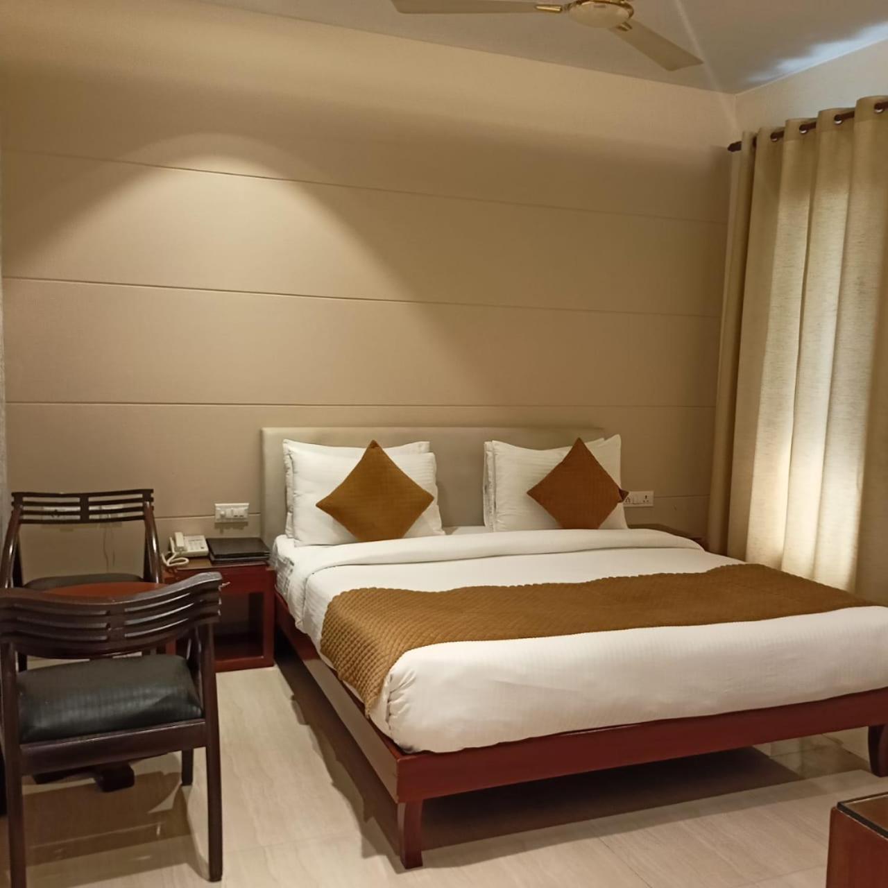Cosy Grand, Chanakyapuri By The Cosy Hotels Nuova Delhi Esterno foto