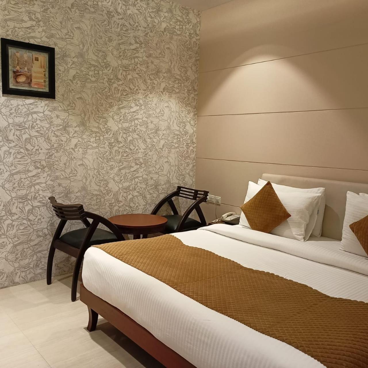 Cosy Grand, Chanakyapuri By The Cosy Hotels Nuova Delhi Esterno foto