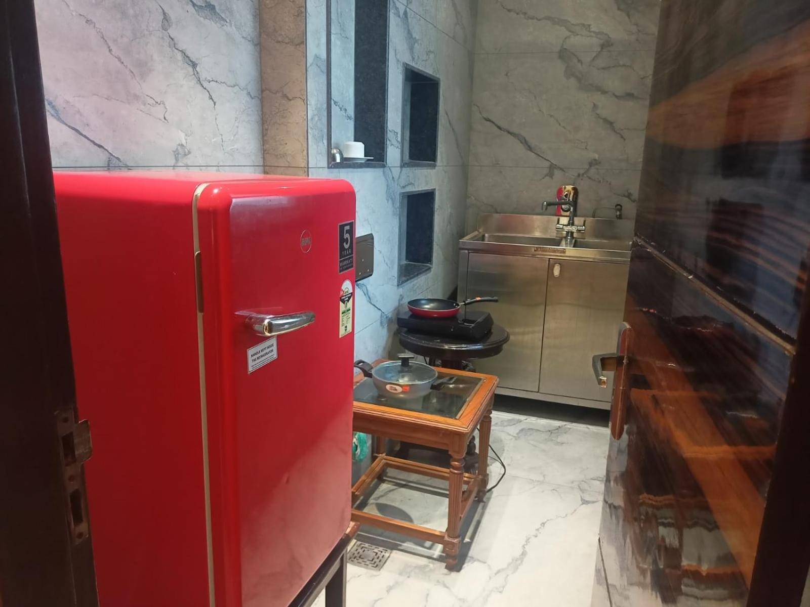 Cosy Grand, Chanakyapuri By The Cosy Hotels Nuova Delhi Esterno foto