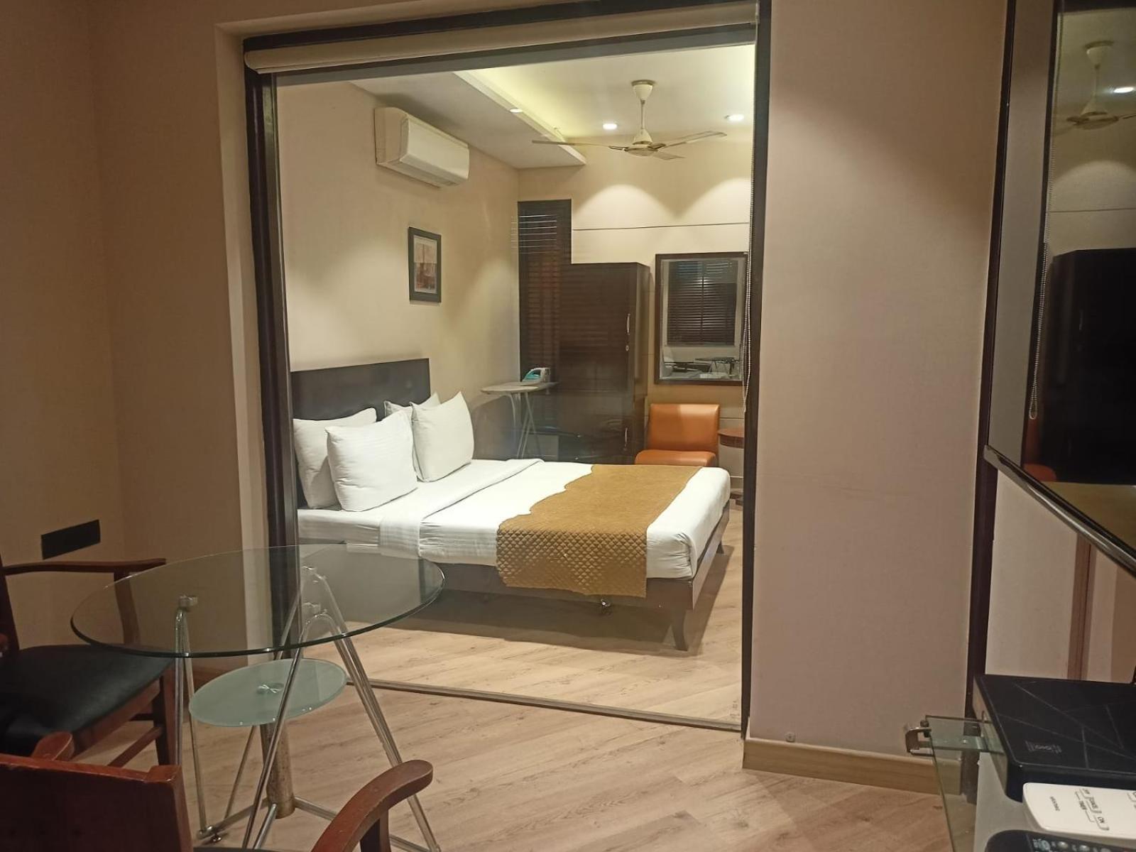 Cosy Grand, Chanakyapuri By The Cosy Hotels Nuova Delhi Esterno foto