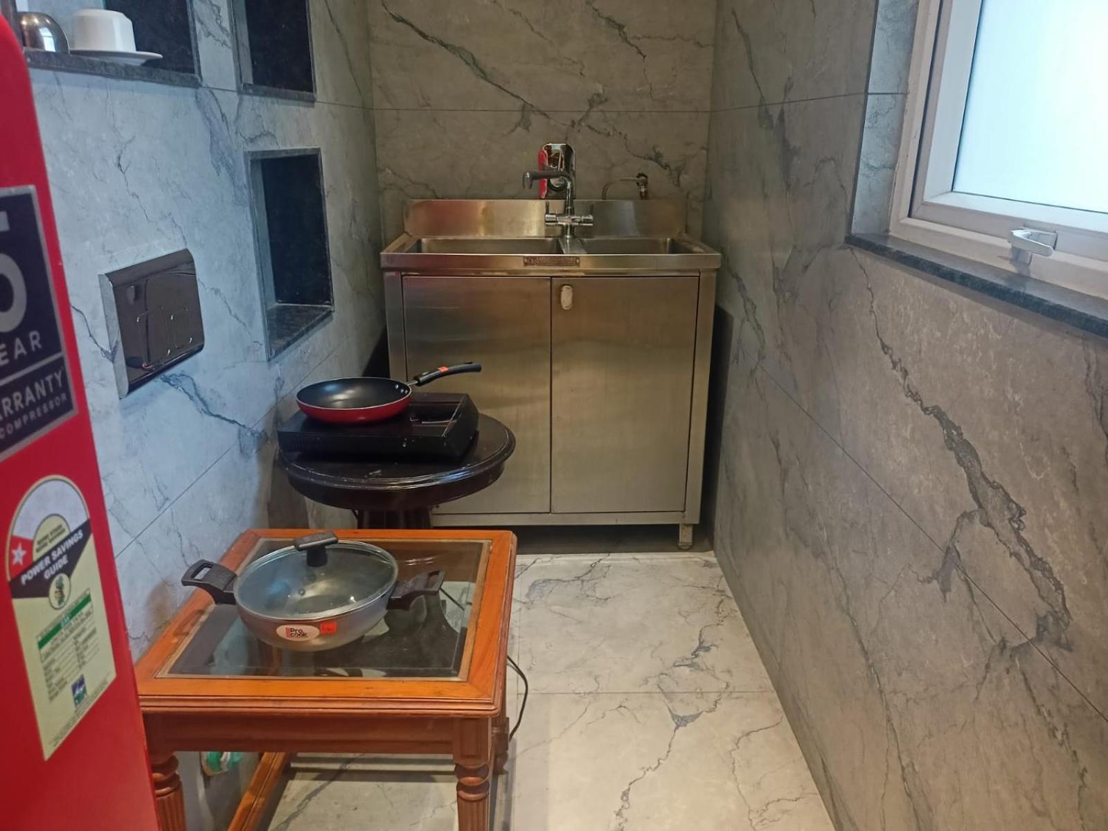 Cosy Grand, Chanakyapuri By The Cosy Hotels Nuova Delhi Esterno foto