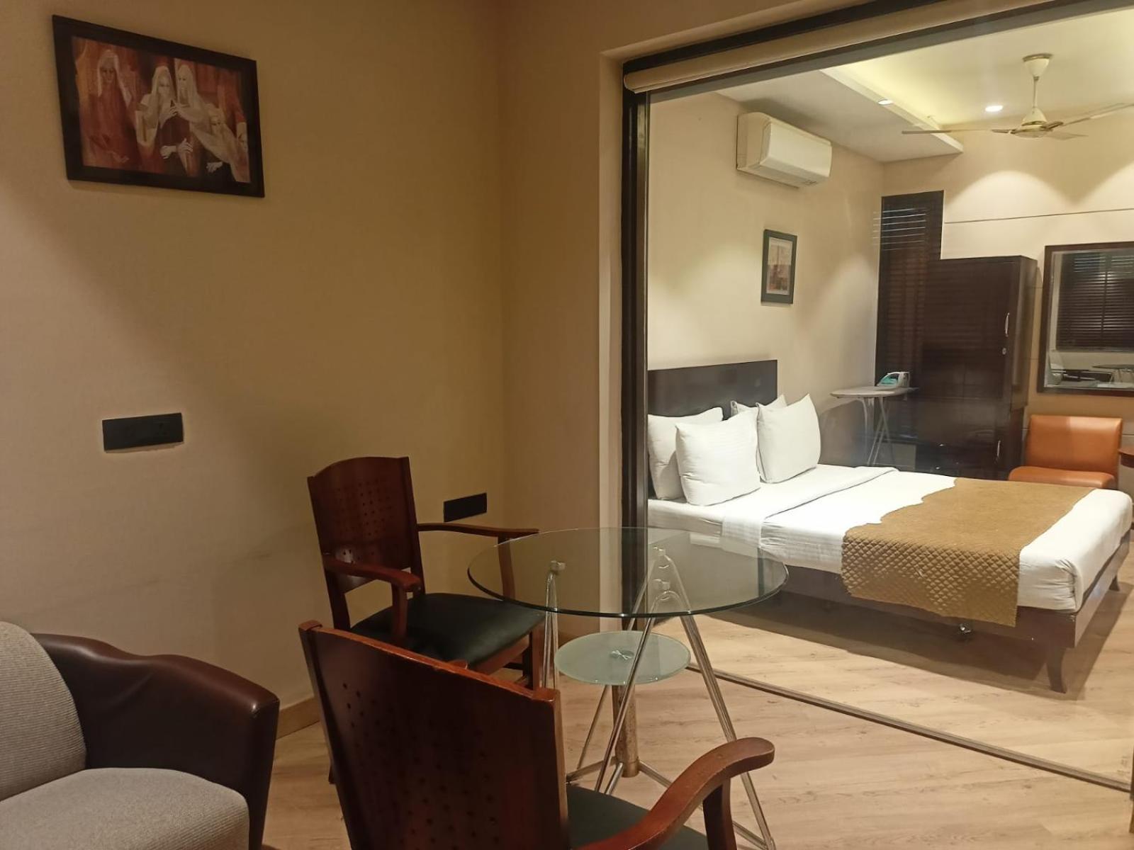 Cosy Grand, Chanakyapuri By The Cosy Hotels Nuova Delhi Esterno foto